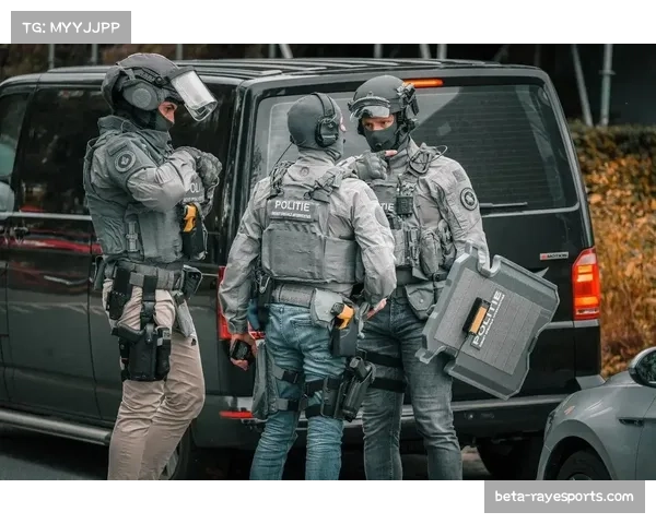 荷兰战术灵活性提升 范戴克定海神针稳固防守体系